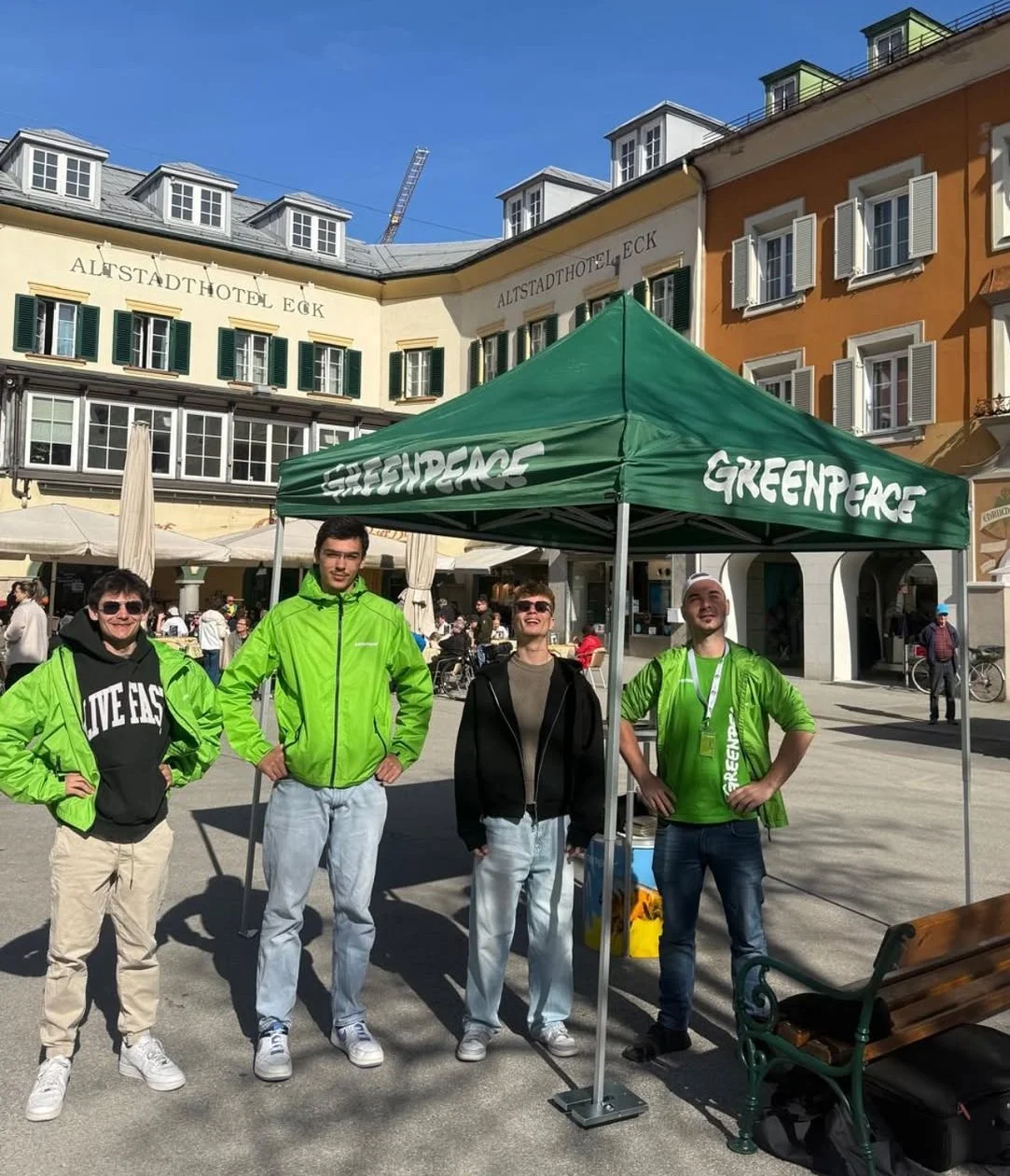 Greenpeace Team mit Infostand